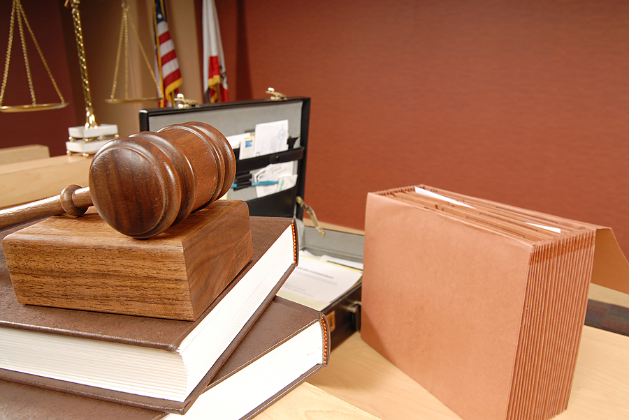 courtroom-busy