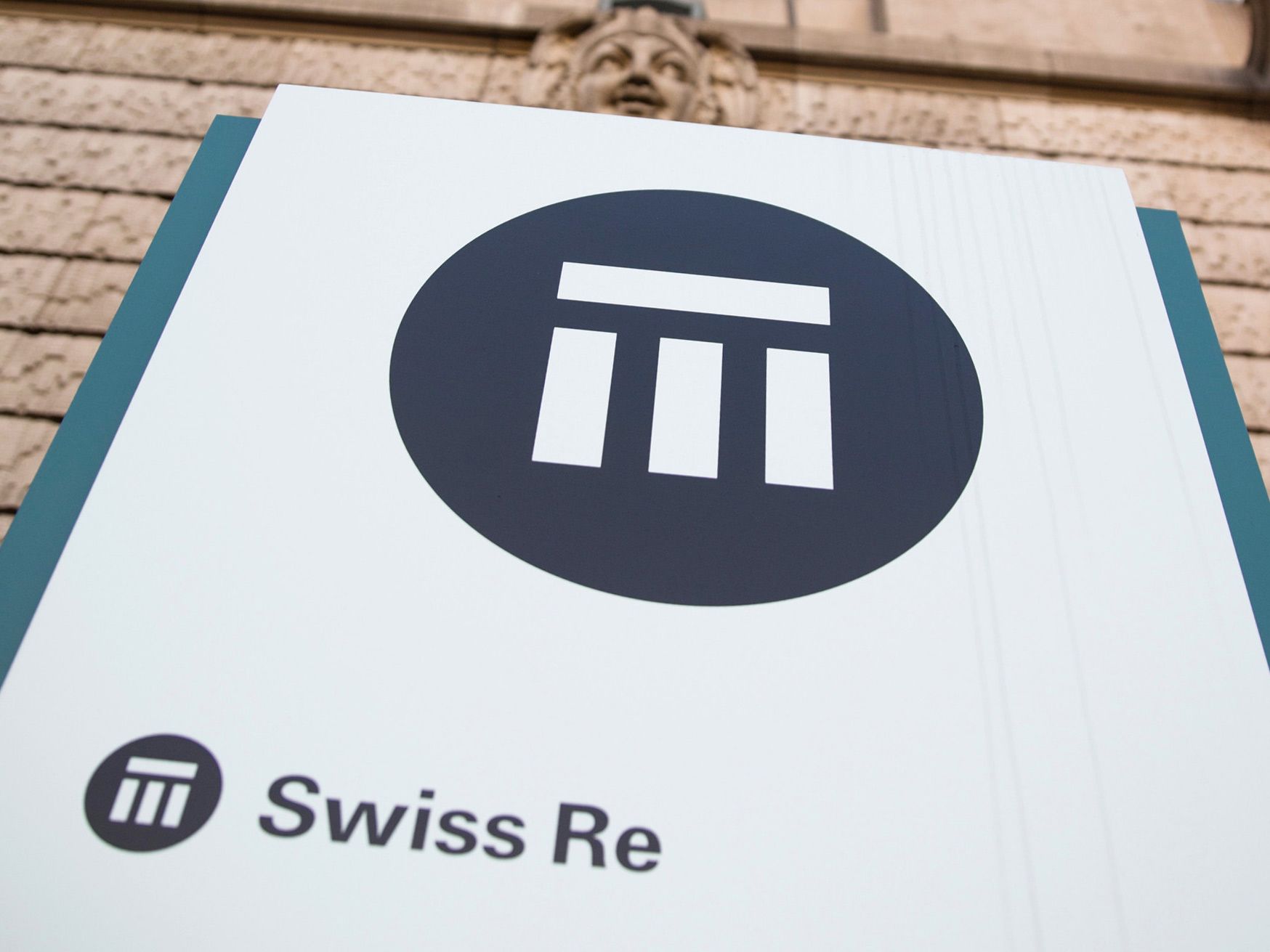 Ermotti Steps Down as Swiss Re Chair on April 30; de Vaucleroy Takes Interim Role