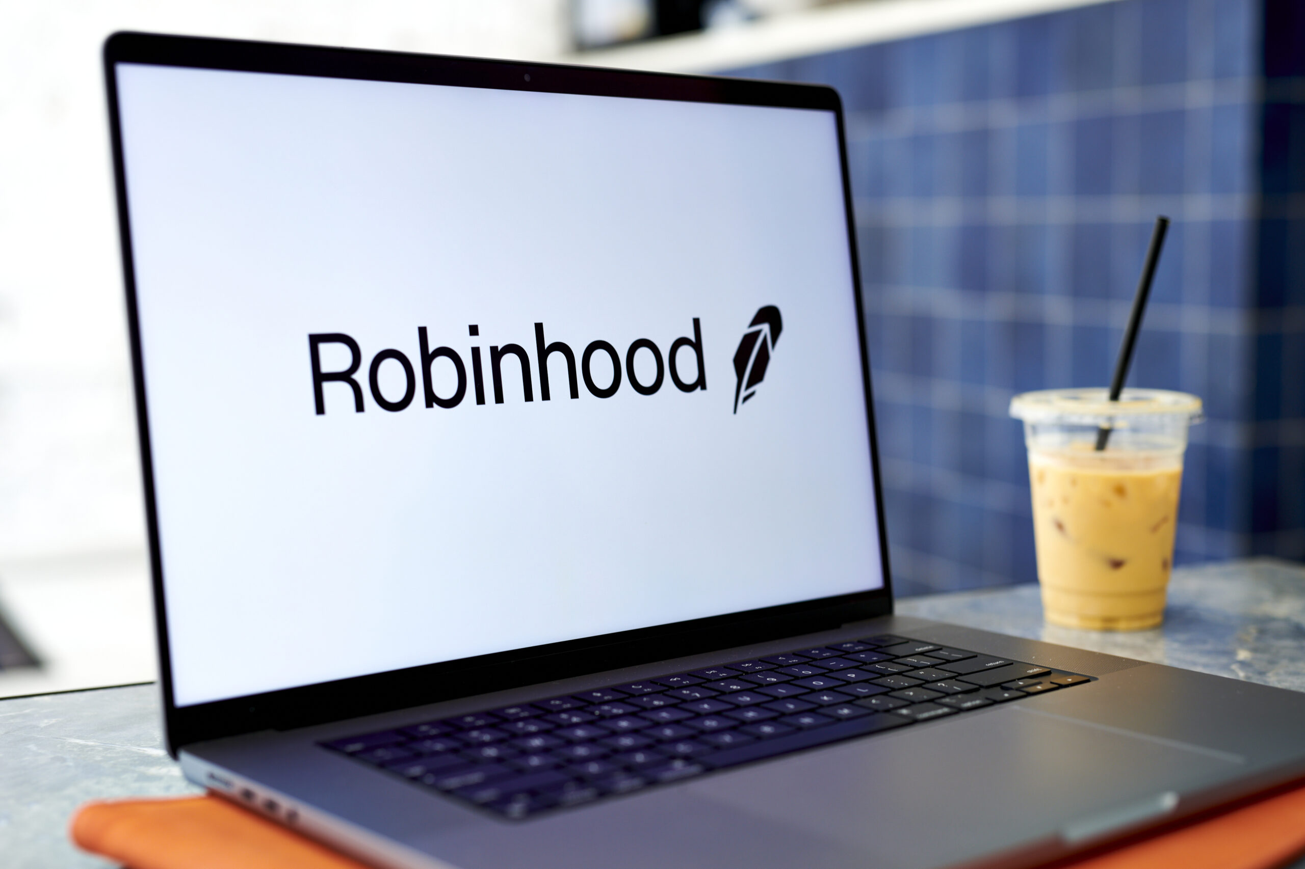 Robinhood Crypto Business Warned by SEC of Potential Lawsuit
