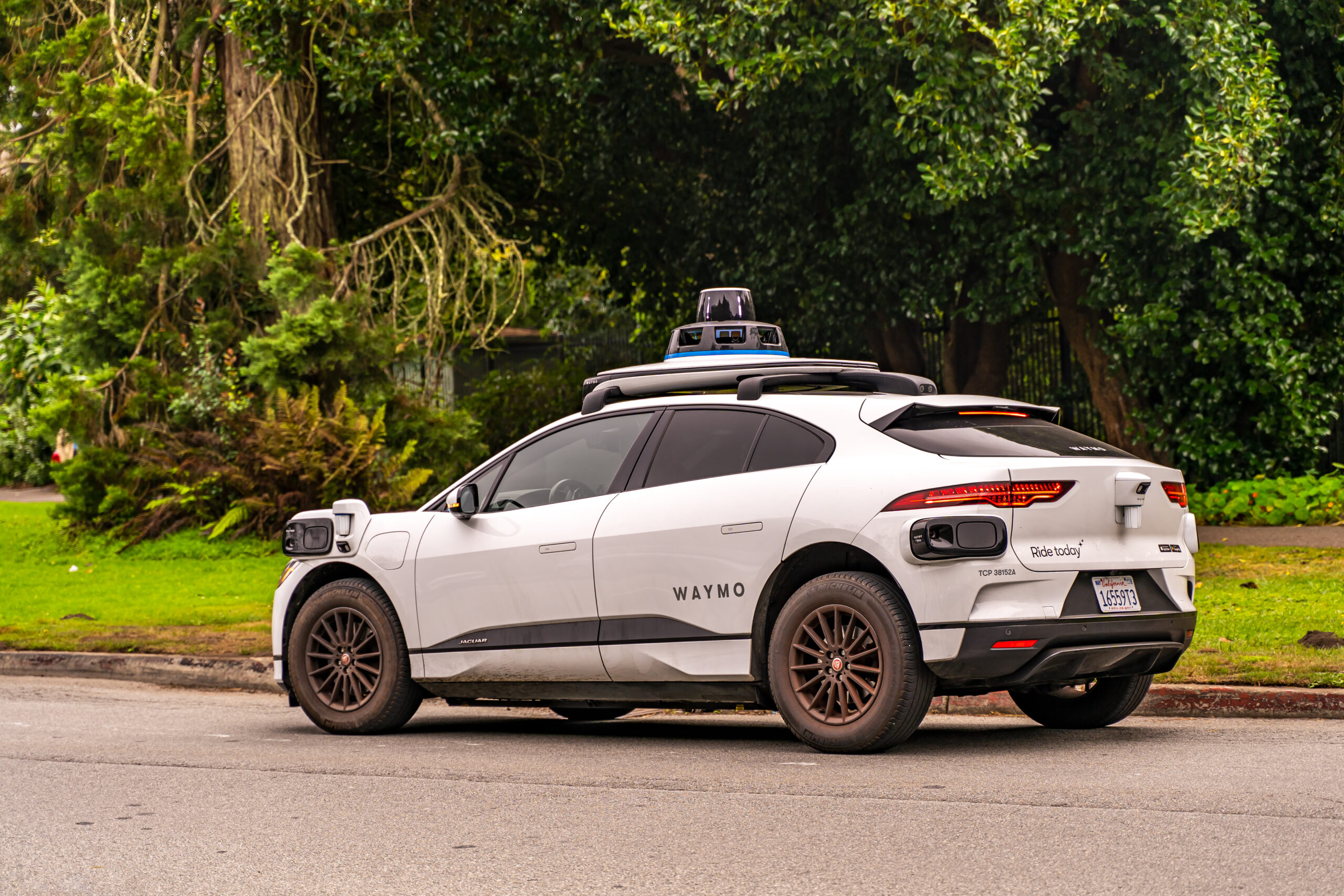 Waymo self driving taxi driving in downtown San Francisco