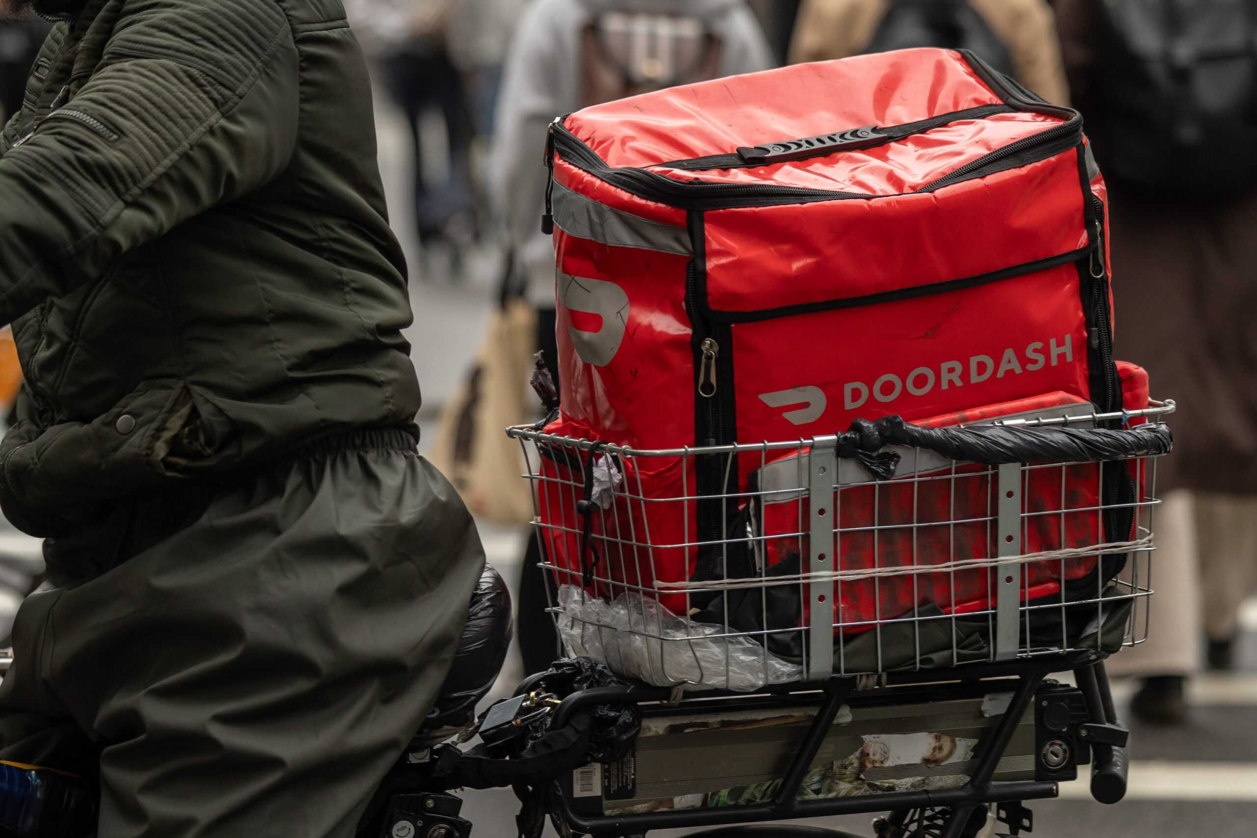 Doordash, Uber Fail to Stop NYC Law Requiring 10% Tip Prompt