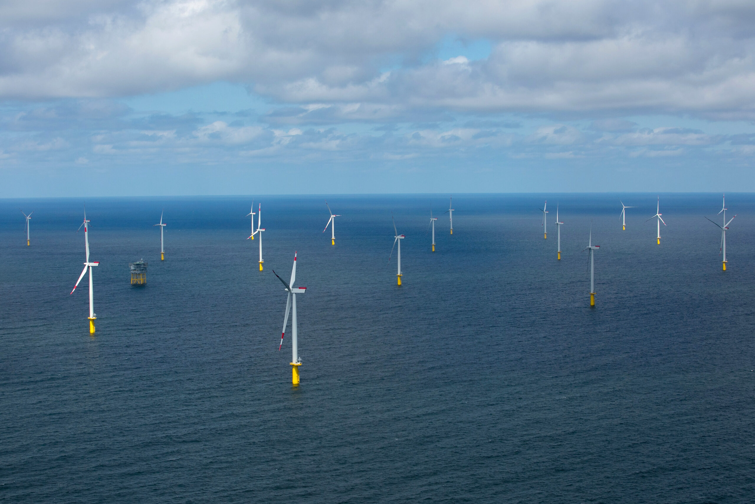 North Sea Wind Push Sees Industry Vow to Spend €9.5 Billion
