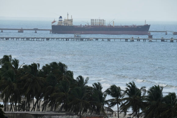 Oil Tankers Sail From Venezuela With no Flag or Safety Documents, Shipping Data Show
