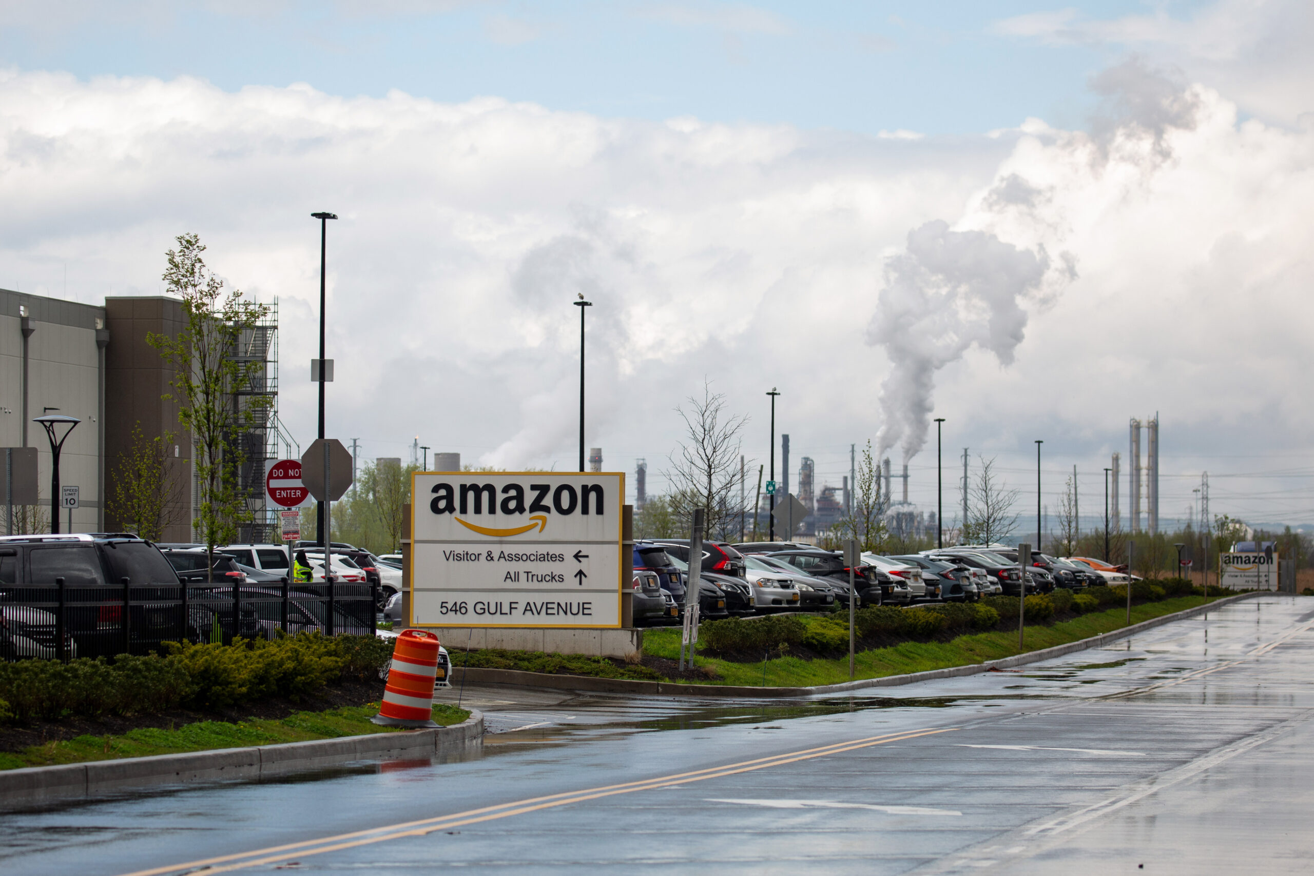 Apple, Amazon Push Back on Stricter Emissions Reporting Rules