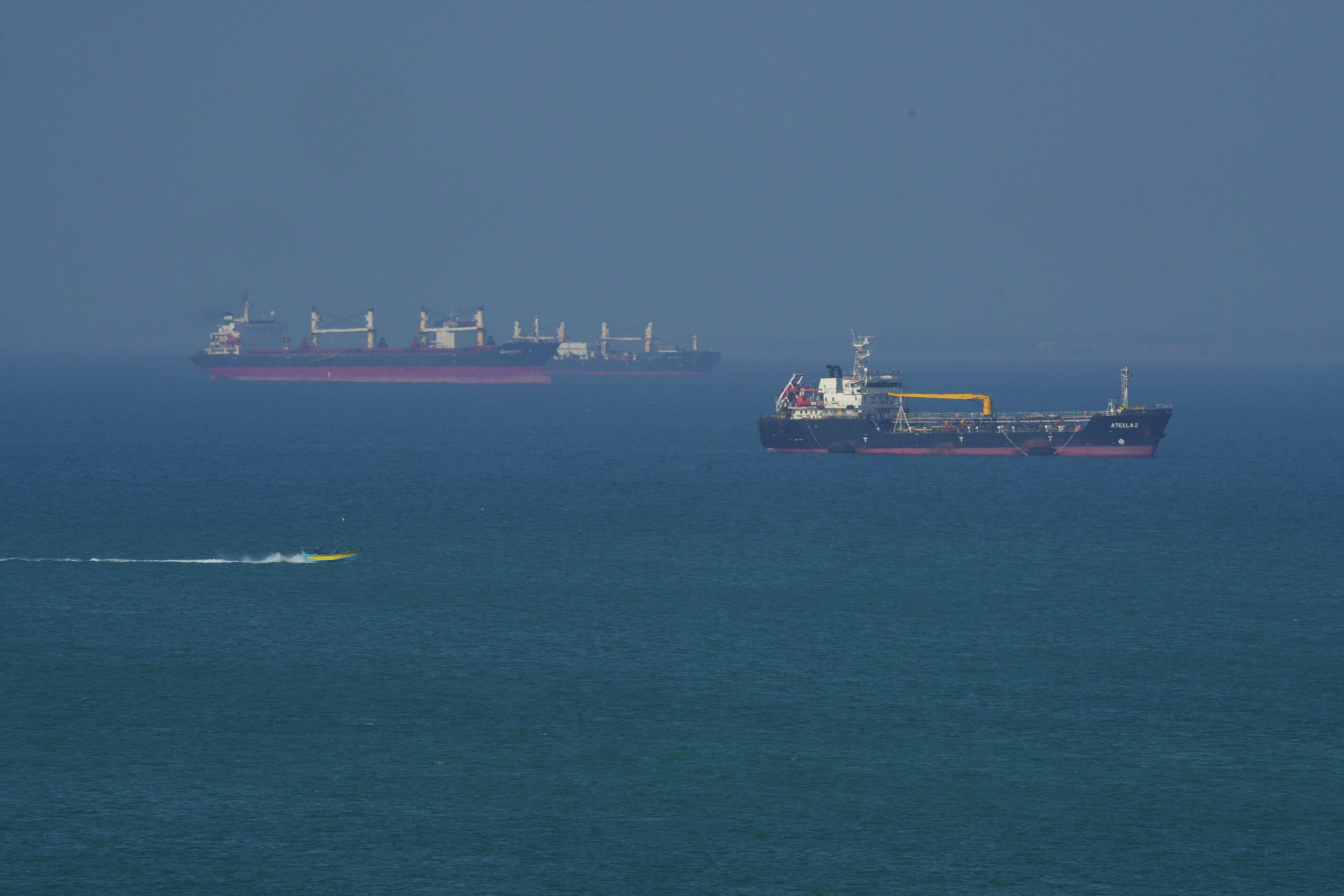 Iran Deploys Ghadir-Class Mini Submarines to Assert Control Over Strategic Strait of Hormuz