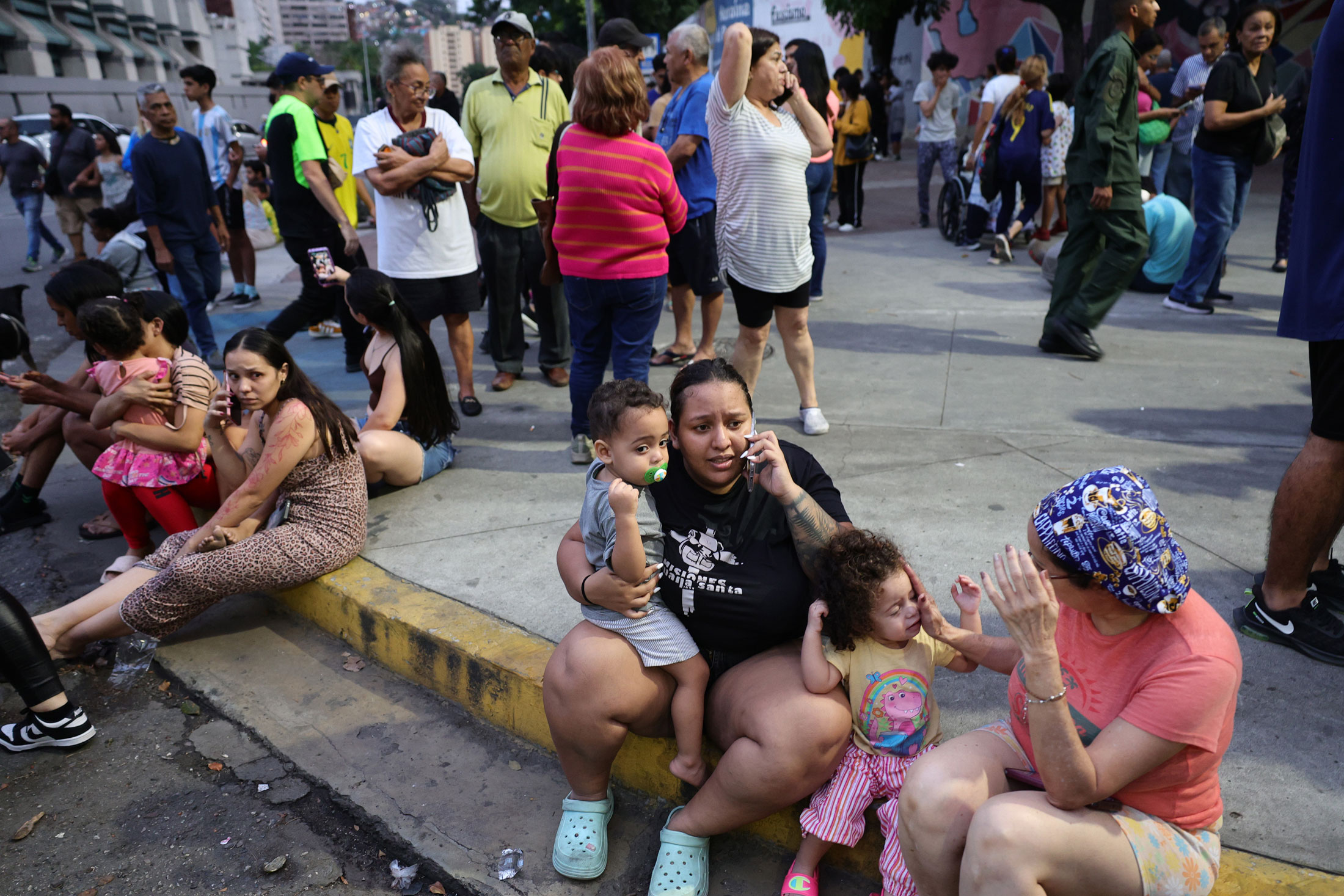 Venezuela Seeks Quake Survivors as Death Toll Hits 589