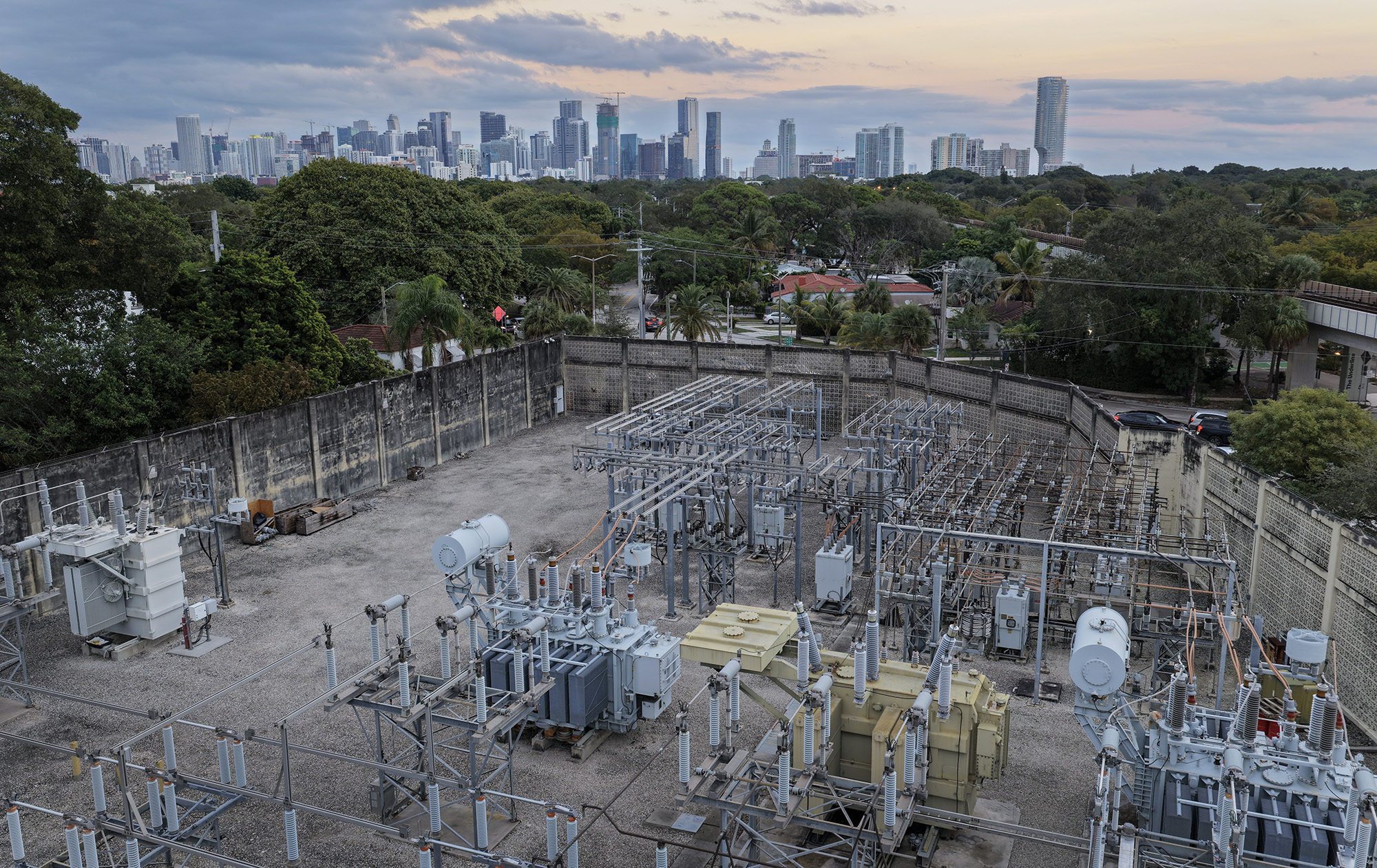 US Acts to Speed Up Power Grid Hook-Ups for AI Data Centers
