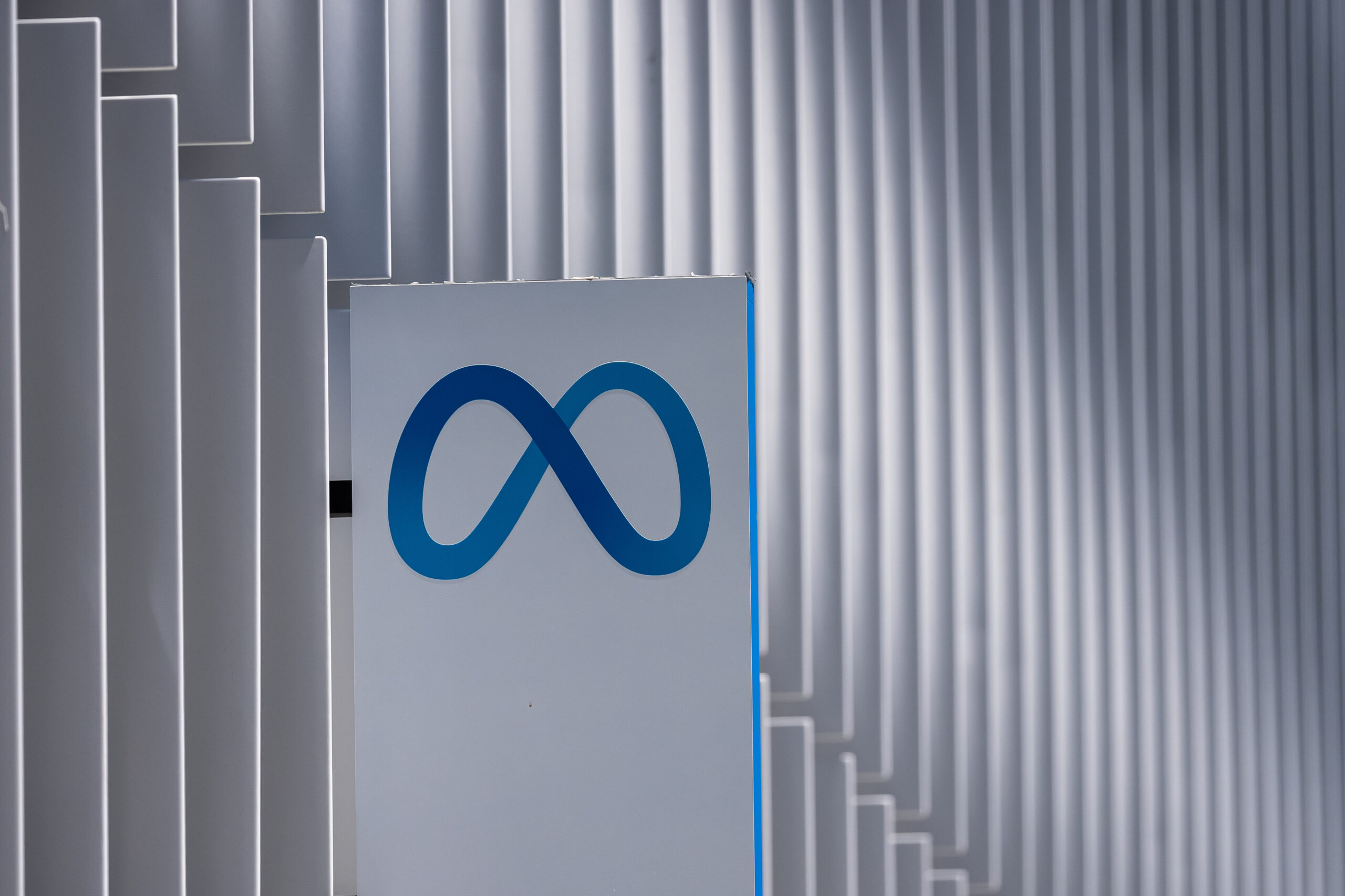 Meta, BlackRock Plan to Invest in $14 Billion Data Center