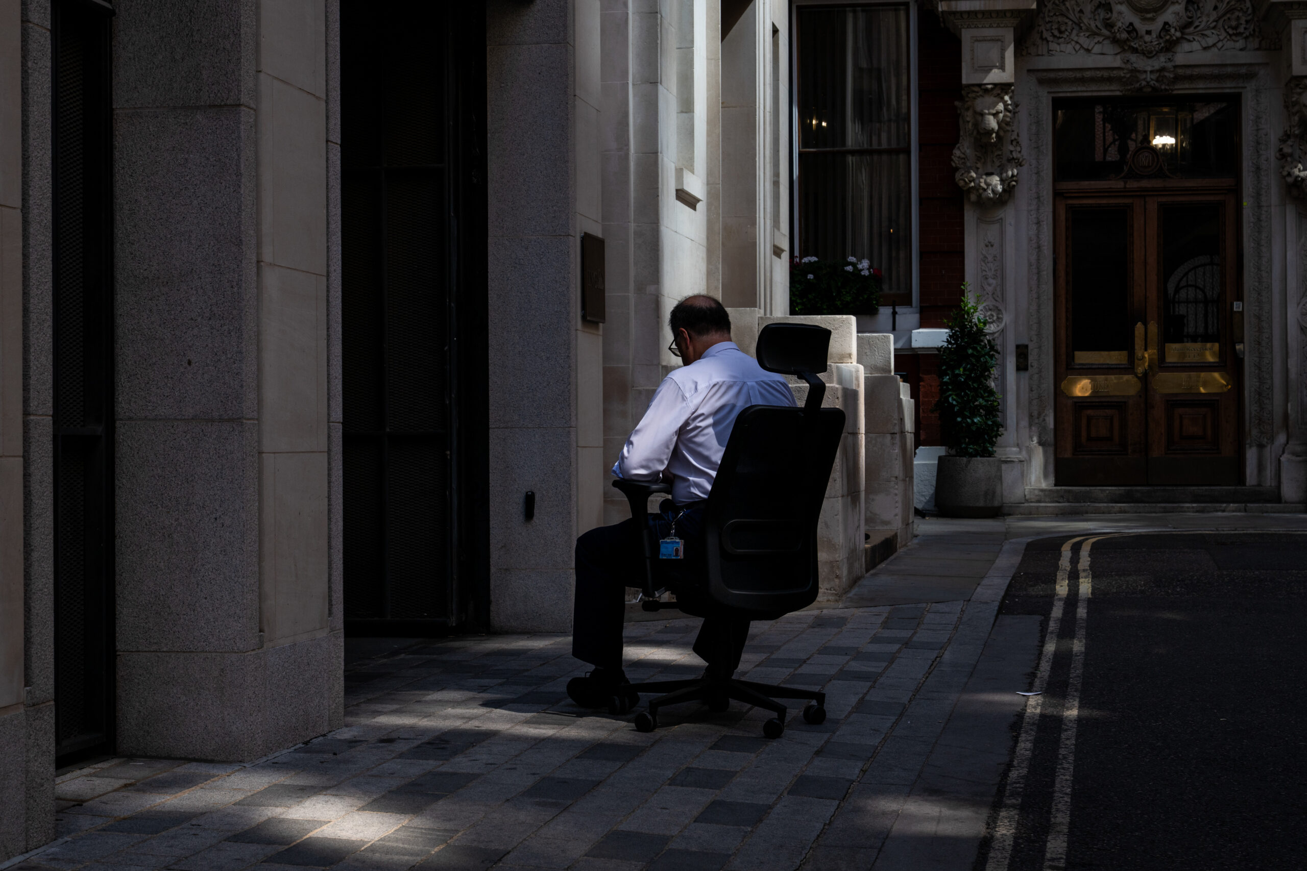 London Offices Without AC Face New Price Risk Due to Heat Waves